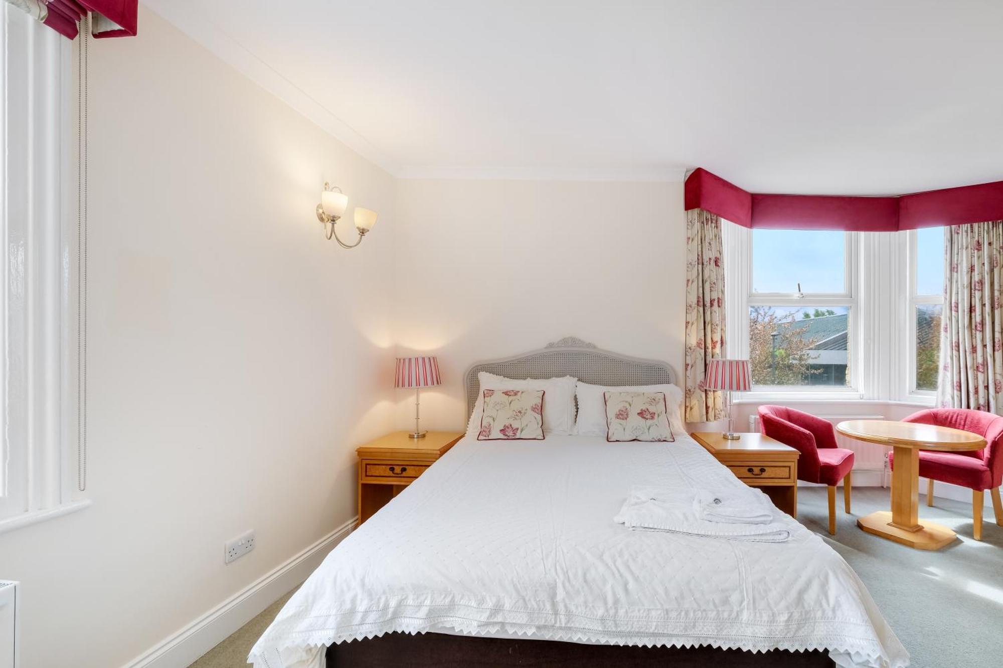 Отель Charles House - Windsor Castle Экстерьер фото